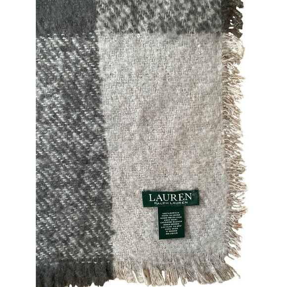 Lauren Ralph Lauren Gray White Plaid Pashmina Scarf Shawl Super Soft 7 Ft x 2 Ft - Picture 3 of 4